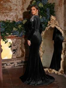 Glamrae Plus Size Elegant Deep Draped Neck Black Velvet Collar Luxury Rhinestone Decor Long Sleeve Mermaid Hem Formal Gown(Heavily Embellished) - Black - View 3