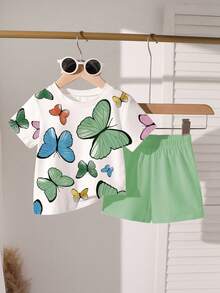Baby Girls Cute Floral Print Fashion Round Neck Short Sleeve T-Shirt And Shorts Set, Suitable For Parties And Gatherings. Butterfly Print Round Neck T-Shirt Paired With Green Shorts, Butterfly Pattern Design, Lightweight And Comfortable For Spring/Summer. Fashionable Casual Outfit, Suitable For Street, Outdoor, Picnic, School, Holidays, And Gifts.