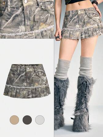 Grunge Punk Minifalda de mezclilla con estampado de hojas marchitas, cadena con ojetes metálicos y pliegues, estilo punk para mujer