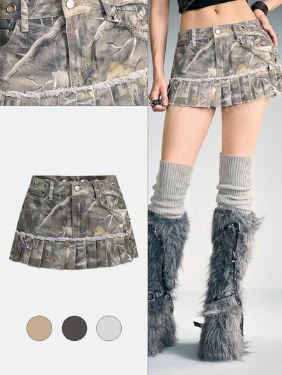 Grunge Punk تنورة جينز قصيرة مطوية للنساء مع طباعة ورقة متهالكة ومعدنية وسلسلة حلقات