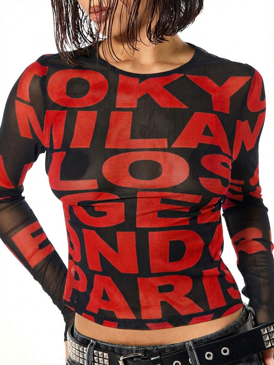 SUMWON WOMEN Blusa de manga larga con malla transparente, estampado de letras tipográficas, cuello redondo, camiseta de declaración de moda - Negro - Ver 1