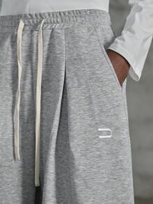NEON BLANC Quần short nam dáng rộng, màu xám nhạt, cạp chun, kiểu dáng thể thao thường ngày. - Màu Xám nhạt - Xem 6
