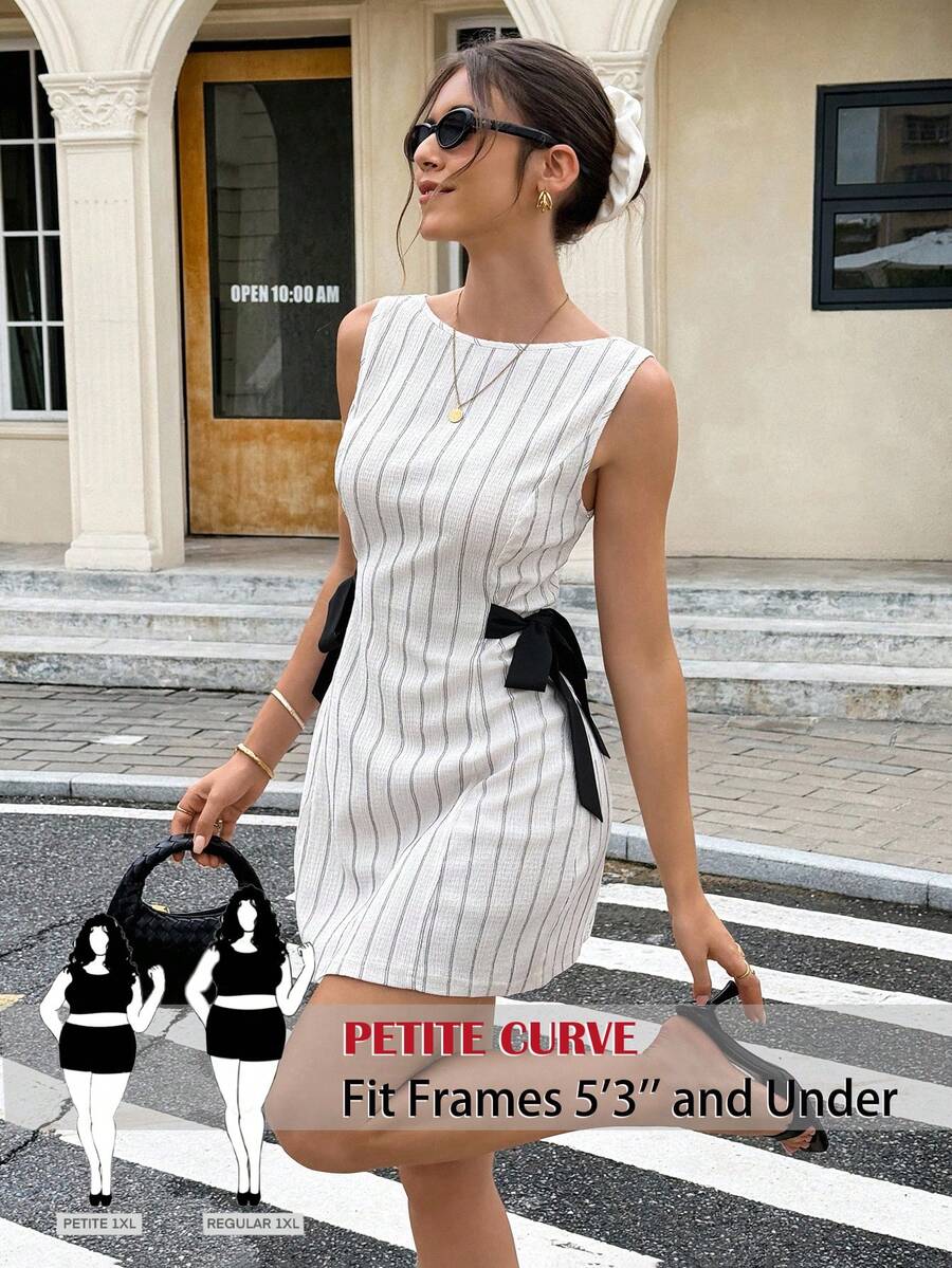 SHEIN PETITE CURVE 新款加大码女装娇小女孩时尚条纹圆领侧系带无袖休闲连衣裙,显瘦收腰,专为娇小女性设计。高腰设计让您看起来更苗条,腿部更修长,适合娇小女性。适合所有季节和场合,适合娇小女孩和女性,夏季连衣裙,夏季服装,夏季度假服装,女士夏季连衣裙,春季服装,女士春季春假服装,春季服装,狂欢节服装,狂欢节女士造型,2026年狂欢节女士服装,狂欢节服装,女士狂欢节服装,沙滩装,女士沙滩裙,沙滩装,女士优雅连衣裙,女士优雅连衣裙,女士优雅连衣裙,女士度假服装,女士度假夏季假日服装,女士假日服装 - 黑與白 - 查看 1