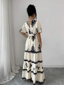 SHEIN Elenzya Đầm nữ dáng tiêu chuẩn, hở lưng, in họa tiết, kiểu dáng thanh lịch, thích hợp cho kỳ nghỉ. - Màu be - Xem 2