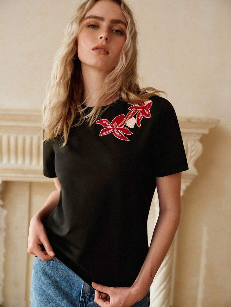 BEADED DETAIL FLORAL PATTERN SHORT SLEEVE BLACK TEE