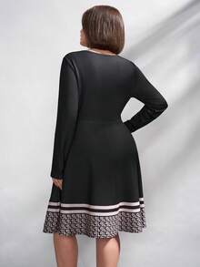 SHEIN Clasi 大码女式黑色休闲通勤印花拼接长袖修身高弹针织连衣裙，优雅连衣裙 - 黑色 - 查看 8