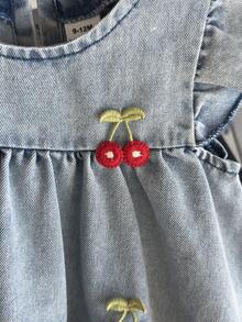 SHEIN Vintaside Kids 女婴牛仔连衣裙，饰有3D立体花朵图案，可爱时尚，适合春夏穿着。 - 藍色 - View 7