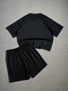 STYNVO Conjunto casual de camiseta de manga corta con cuello redondo y estampado de luna, y pantalones cortos para hombres - Negro - Ver 2