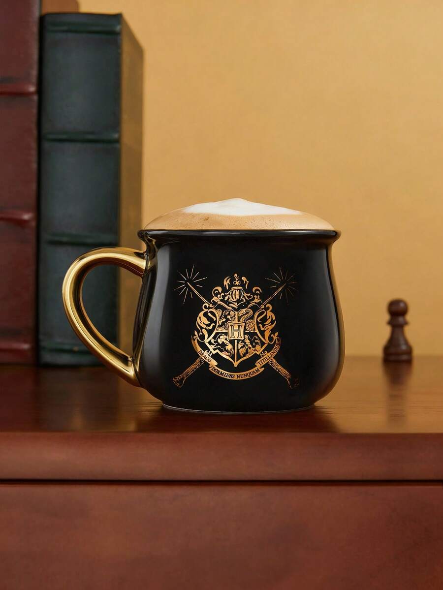 HARRY POTTER X SHEIN 1 Pc 14 Oz/400 Ml Black Ceramic Mug With Printed College Badge (Gold Handle, Not Microwaveable And Lid Not Included),Gifts,Back To School - Black - View 1