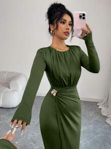 SHEIN Elenzya Vestido de manga larga elegante y versátil para uso diario, fiesta de Navidad, Año Nuevo y negocios, con cintura ceñida, decoración metálica y estilo vintage francés, en color marrón, para otoño/invierno - Verde militar - Ver 8