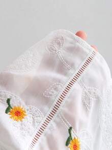 Sweetra Áo kiểu mùa hè dành cho nữ, thêu hoa cúc theo phong cách Boho, phối ren. - trắng - Xem 8