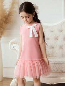 SHEIN Elladie kids 新品上市！这款无袖连衣裙专为年轻女孩设计，风格时尚优雅，尽显少女气质。圆领设计，饰以精致的薄纱拼接、手工缝制的珠饰以及薄纱滚边下摆，舒适时尚兼具，散发着甜美可爱的魅力。