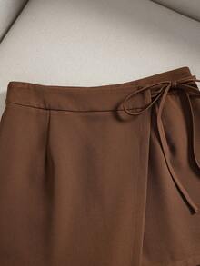 SHEIN Franclia Damen Shorts mit Spitzenbesatz, braune einfarbige Shorts, Sommer-Date/Urlaubs/Retro/elegante Abendgarderobe mit Designelementen, lässige Shorts mit entspanntem Gefühl, weite Hose. Romantisches Date, einzigartig und stilvoll, perfekt für Urlaub, Strandmode, vielseitiger Stil. Leichte Luxus-Atmosphäre, einfarbige Shorts mit Spitzenbesatz. Braune Shorts mit Tunnelzug-Rock - Braun - Übersicht 6