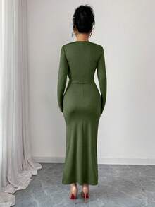 SHEIN Elenzya Vestido de manga larga elegante y versátil para uso diario, fiesta de Navidad, Año Nuevo y negocios, con cintura ceñida, decoración metálica y estilo vintage francés, en color marrón, para otoño/invierno - Verde militar - Ver 2