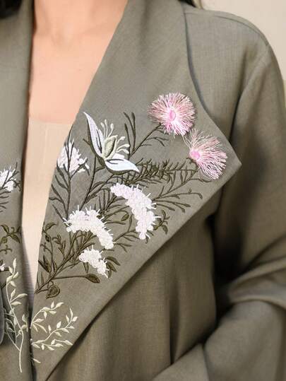 Al Najma New Embroidered Collar Elegant Sophisticated Vacation Party Outerwear Robe