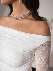 Modelyn تي شيرت أنيق وجذاب بتصميم كشكشة الكتف المكشوفة والربطة الأبيض للخروج والمناسبات - أبيض - مشاهدة 5