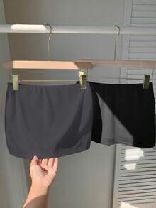 SHEIN EZwear Bộ 2 món quần short và váy xếp ly dệt kim cho nữ, váy ngắn có quần lót bên trong, váy thể thao, váy có quần short bên trong, váy nỉ. - Màu xám đen - Xem 3