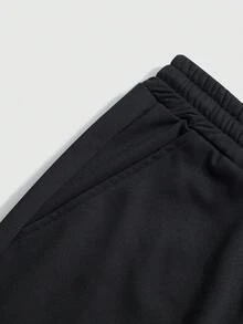 ROMWE MEN Goth Pantalones de chándal casuales con cordón en la cintura, estampado de calavera y retrato de color contrastante para hombres - Negro - Ver 5
