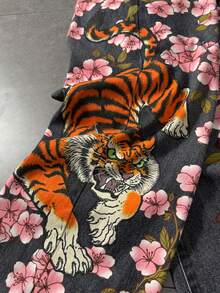 ROMWE MEN Anime Quần jeans nam ống rộng dáng suông in hoa và da hổ, có túi, kiểu dáng thường ngày. - màu đen - Xem 4