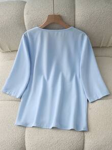 Franclia 新款春夏款中袖V领宽松版型串珠3D立体花卉装饰浅蓝色女式衬衫，夏季上衣，假日休闲装 - 藍色 - 查看 2