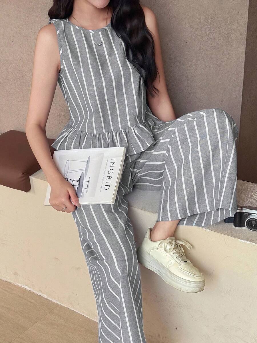 SHEIN 少女休闲条纹无袖上衣搭配直筒裤,饰有木质纽扣,适合春夏假期、派对、优雅场合、返校季、可爱装扮、家庭户外春季野餐以及日常穿着。 - 灰色 - 查看 1