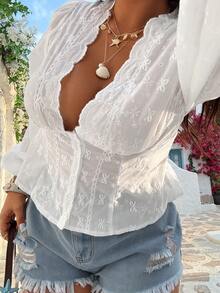 Sunnyshic 大码V领荷叶边刺绣上衣，优雅美观 - 白色 - 查看 5