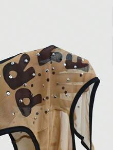 Mistrie 时尚“Pretty Not Free”印花连体衣——裸色薄纱派对装，饰有撞色滚边 - 棕色 - 查看 6