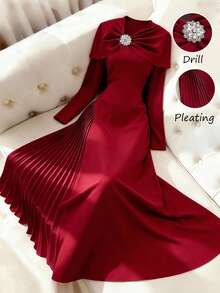 Franclia 这款优雅的女士长裙适合秋冬季节，采用高贵典雅的披肩领设计，饰以钻石配饰褶皱，侧边褶皱长裙摆，适合情人节约会、派对、假日等场合。修身的上身设计，自然的腰线过渡，不对称的褶皱裙摆营造出动感的层次感和飘逸的廓形，散发着复古奢华的高端气质。这款长裙适合多种场合，例如宴会、日常通勤、派对、晚宴、约会、时尚聚会等，是一款都市休闲长裙。 - 酒紅色 - 查看 5