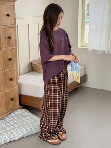 DAZY Conjunto de pijama para niña preadolescente con top de cuello redondo y hombros caídos de unicolor y pantalones a cuadros para primavera - Multicolor - Ver 6