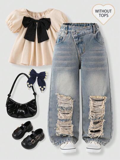 Elladie kids 这款复古宽松破洞阔腿牛仔裤，是年轻女孩的必备单品，打造复古街头休闲风。浅蓝色牛仔面料，褪色处理，适合各种肤色，尽显轻松自在。高腰阔腿剪裁拉长身形，膝盖处的超大破洞和毛边裤脚，彰显街头叛逆气质。春天可以单穿T恤，打造时尚造型；通勤或约会时，可以搭配开衫，舒适百搭，让你成为众人瞩目的焦点。