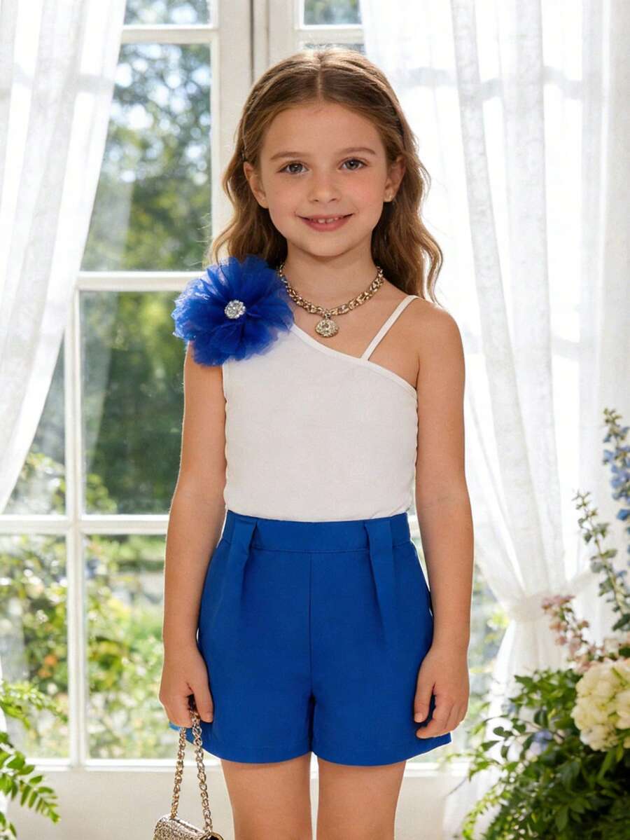 SHEIN Bộ đồ mùa hè cho bé gái gồm áo cổ lệch, họa tiết hoa 3D và quần short xếp ly, màu xanh dương. Trang phục mùa hè cho bé gái, bộ đồ màu xanh dương và trắng, quần short màu xanh hoàng gia cho bé gái, quần áo trẻ em màu xanh hoàng gia, bộ đồ trẻ em màu xanh hoàng gia, quần short màu xanh dương cho bé gái, bộ đồ màu xanh hoàng gia cho trẻ em, váy màu xanh hoàng gia, áo liền quần màu xanh hoàng gia, quần short màu xanh hoàng gia cho bé gái, bộ hai mảnh cho bé gái mùa hè, quần short dài màu xanh dương, bộ đồ màu trắng và xanh dương cho bé gái. - Màu xanh lam - Xem 1