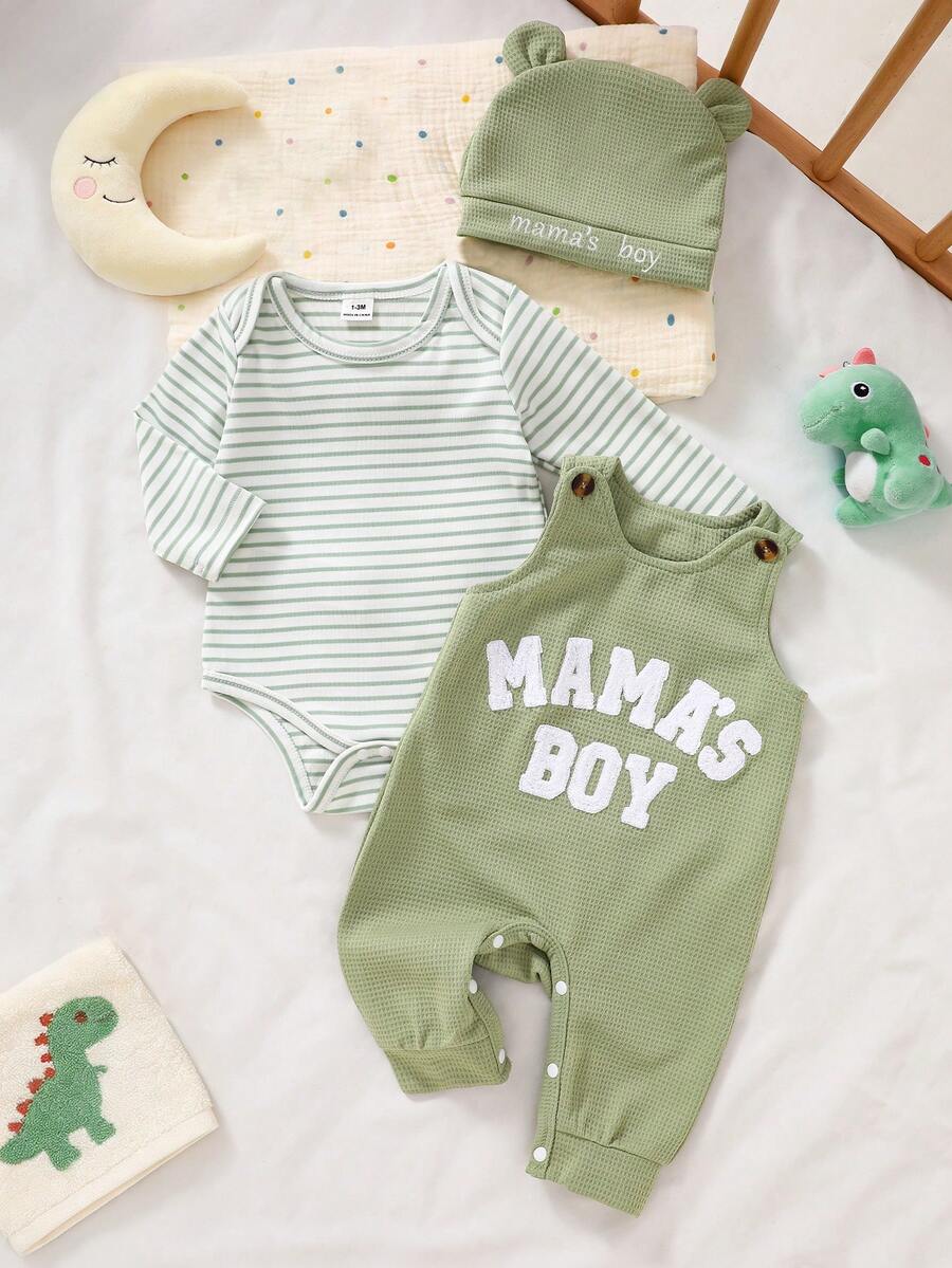 SHEIN 新生男嬰綠色條紋長袖連身褲搭配字母刺繡無袖連身衣與帽子，可愛秋季度假風白色舒適面料