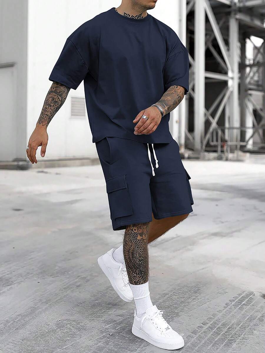 Manfinity Homme Bộ đồ nam mùa hè kiểu dáng thường ngày, gồm áo thun ngắn tay màu trơn và quần short kaki. - Màu xanh hải quân - Xem 1