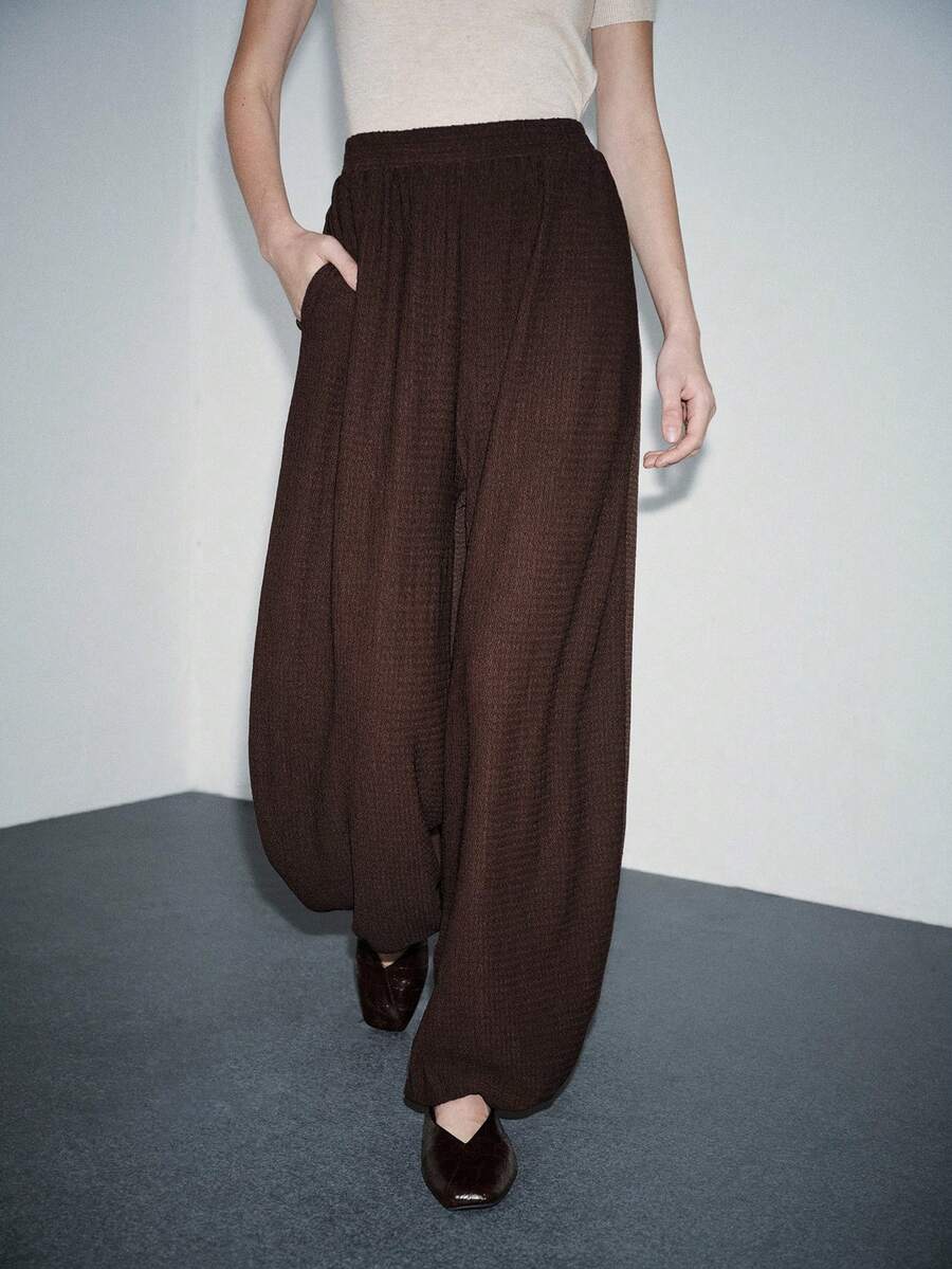 Lumivelle 女士春夏新款弹力腰带纹理面料宽松休闲复古度假风长裤 - 咖啡棕 - 查看 1