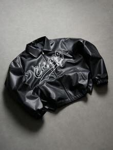 PAVTROS 男士休闲黑色皮夹克，胸前印花增添都市气息，适合日常休闲穿着和周末外出，这款皮夹克是男士衣橱必备单品，也适合情人节、春夏换季、送给男友、狂欢节、复古风、街头风、派对、圣帕特里克节、外出等场合。 - 黑色 - 查看 3