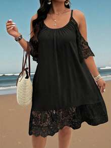 EMERY ROSE 大码撞色蕾丝褶皱面料露肩短袖蕾丝吊带圆领蕾丝下摆休闲度假中长连衣裙 - 黑色 - 查看 4