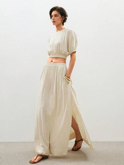 ATUI Studio Dammode i enfärgad, kort topp och minikjol med två delar