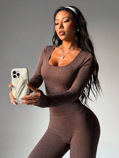 Dewbera Women's Solid Color Cropped Top And Leggings Sports Suit