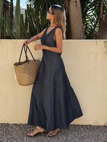 DAZY 女士V领系腰长款休闲牛仔连衣裙，度假风 - 深色水洗藍 - 查看 3