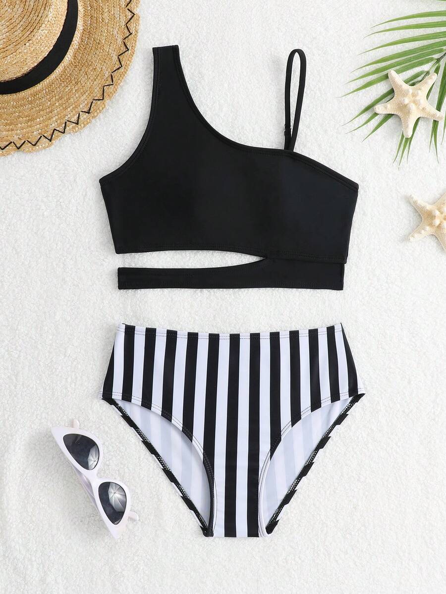 SHEIN Ensembles de bikini pour préadolescentes : Tissu tricoté, Top noir à bretelle unique réglable, style fendu, motif rayé noir et blanc, facile à enfiler et à enlever, maillot de bain deux-pièces, bas triangle fendu, convient pour les vacances d'été, la plage, la piscine, les fêtes. Ensemble de maillot de bain taille haute noir et blanc - Noir - Voir 1