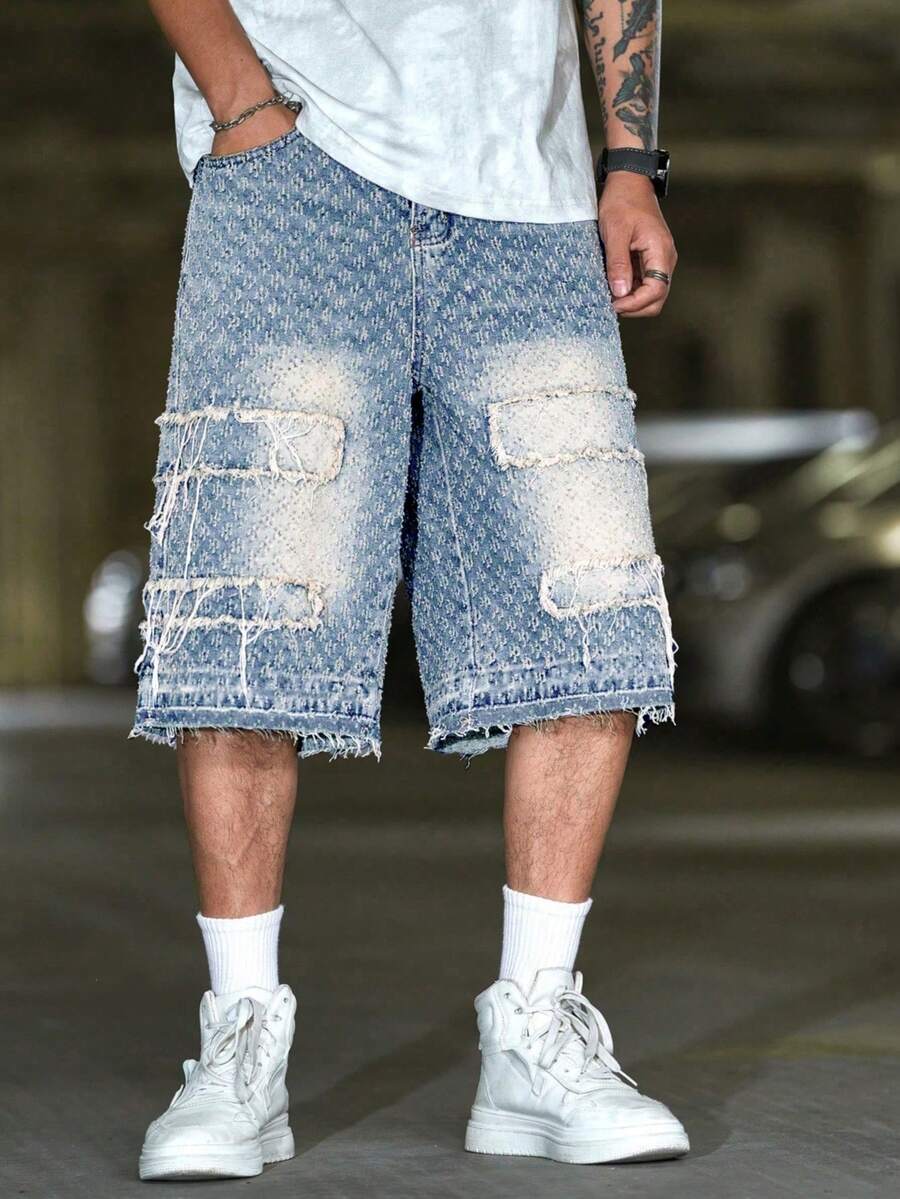 Manfinity Roughcore Thời trang đường phố mùa hè dành cho nam giới: Quần short denim ống rộng, rách gấu, dáng rộng, quần short họa tiết, quần short denim nam, quần short denim tua rua sáng tạo, quần short denim vá, quần short denim rách màu tương phản, quần short denim nam thường ngày. - Rửa nhẹ - Xem 1