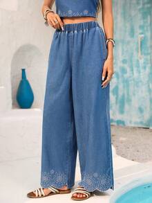 Vivid Eden 女士花卉刺绣松紧腰带口袋阔腿休闲牛仔裤 - 淺色水洗藍 - 查看 1