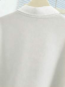 Franclia 2025秋季新品上市：女士二合一夹克衬衫套装，采用巧妙的不对称剪裁、精致的纽扣装饰和可调节腰带，流畅的线条勾勒出纤细的身形，适合办公室通勤、休闲周末和日常外出等各种场合。 - 杏色 - 查看 3