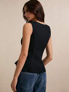 Poéselle 女士无袖荷叶边西装背心，前拉链设计，时尚黑色修身马甲，适合从工作日到夜晚的各种场合。无袖西装外套，荷叶边上衣，黑色马甲，修身马甲，低调奢华，简约职场装，挺括西装外套，经典纯色圆领拉链前襟荷叶边下摆，休闲百搭的办公室无袖西装外套。 - 黑色 - 查看 8