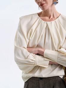 Aalyst 女士法式优雅奢华时尚圣诞派对简约高端休闲度假工作装复古舒适纯色缎面立领蝙蝠袖长袖衬衫，适合春、秋、冬季穿着。 - 杏色 - 查看 3