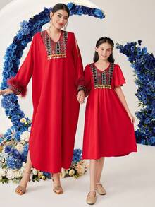 SHEIN 青少年女孩幾何圖案v領短袖a字裙,下擺弧形設計 - 紅色 - 查看 1