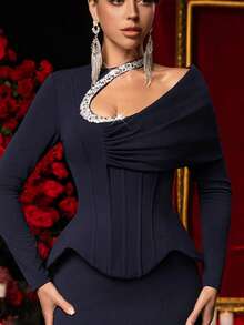 Glamrae 优雅迷人，藏蓝色亮片设计，弹力针织面料，前卫独特的领口，长袖，垂褶细节，两件式设计，鱼尾拖尾。适合所有正式场合，是一款精致的晚礼服，也是女士婚礼宾客的理想之选。 - 藏蓝色 - 查看 4