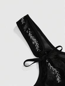 ROMWE Goth 哥特式暗黑风格刺绣飞蛾撞色宫廷领紧身天鹅绒背心 - 黑色 - 查看 3