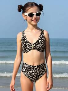 SHEIN Bộ bikini dệt kim họa tiết da báo và ngôi sao dành cho bé gái tuổi teen, đồ bơi thời trang, thanh lịch, phù hợp cho bơi lội, kỳ nghỉ, mùa hè. Bikini họa tiết da báo, bikini họa tiết động vật, đồ bơi họa tiết da báo cho tuổi teen, bikini cạp cao họa tiết da báo, bikini họa tiết da báo, bikini họa tiết động vật hai mảnh. - Màu vàng - Xem 7