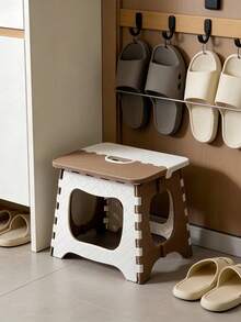 1个塑料折叠便携手持折叠凳椅，适合成人，是户外钓鱼、旅行、露营、野餐的理想之选，春夏秋三季户外家具旅行必备品。 - 彩色 - 查看 14